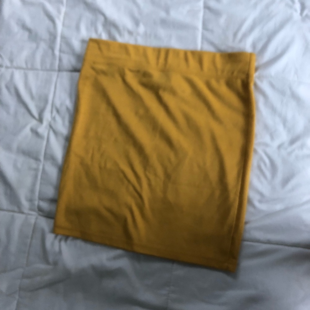 Yellow pencil skirt